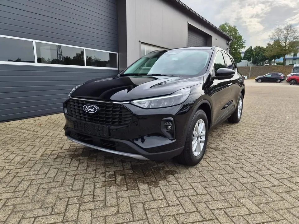 Ford Kuga · Agate Black Metallic